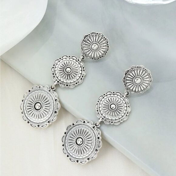 Silver dangles   - Picture 1 of 2